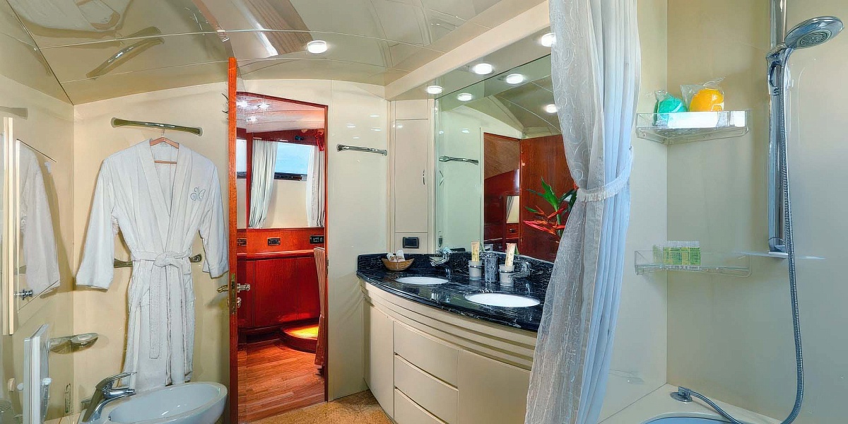 Аренда мега яхты Falcon 106 Demarest на Пхукете - Таиланд